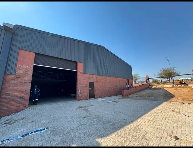 900M² WAREHOUSE TO LET IN CHLOORKOP
